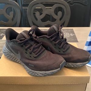 Nike sneakers size 7